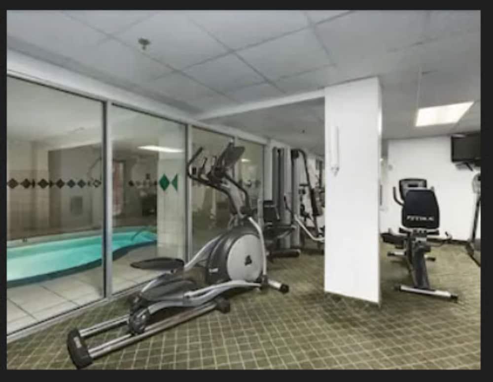 Suburban Studios, קירני מראה חיצוני תמונה